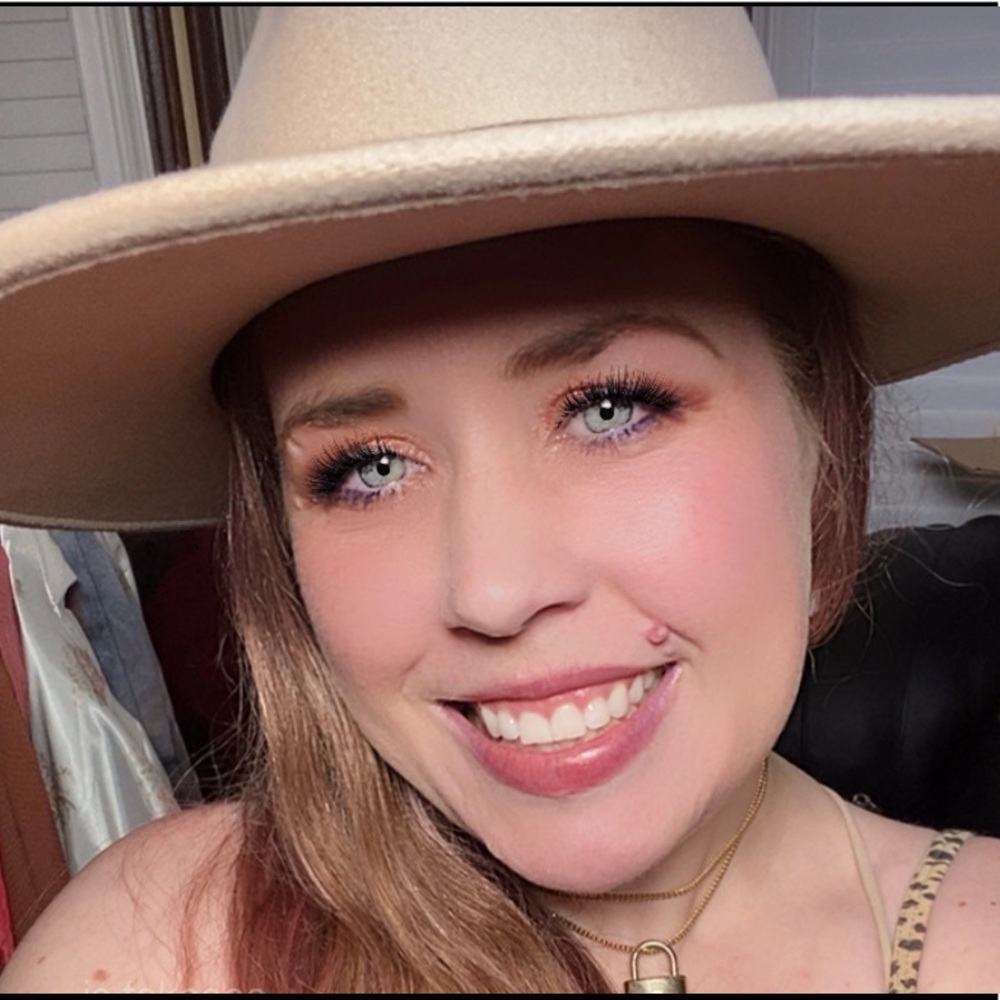 Meet your Posher, Makena